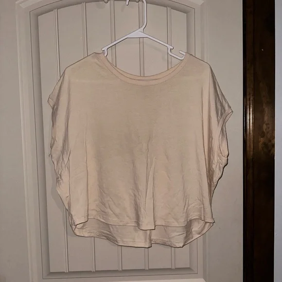 Capped Sleeve Crop Top - Picture 3 of 5